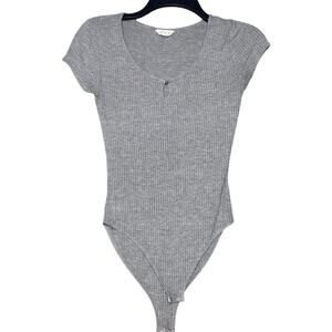 Cape Juby Grey Ribbed Short Sleeve Snap Bodysuit Key Hole Front